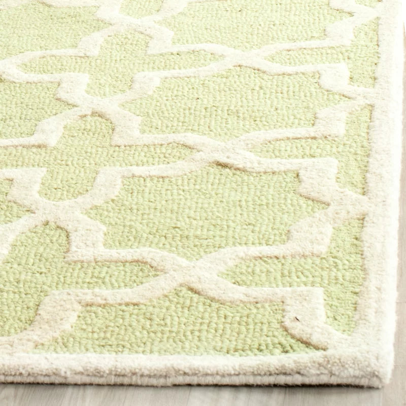 Von Hand-Tufted Wool Light Green/Ivory Area Rug