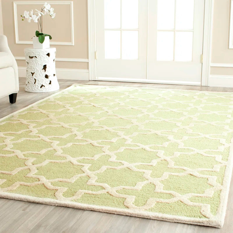 Von Hand-Tufted Wool Light Green/Ivory Area Rug