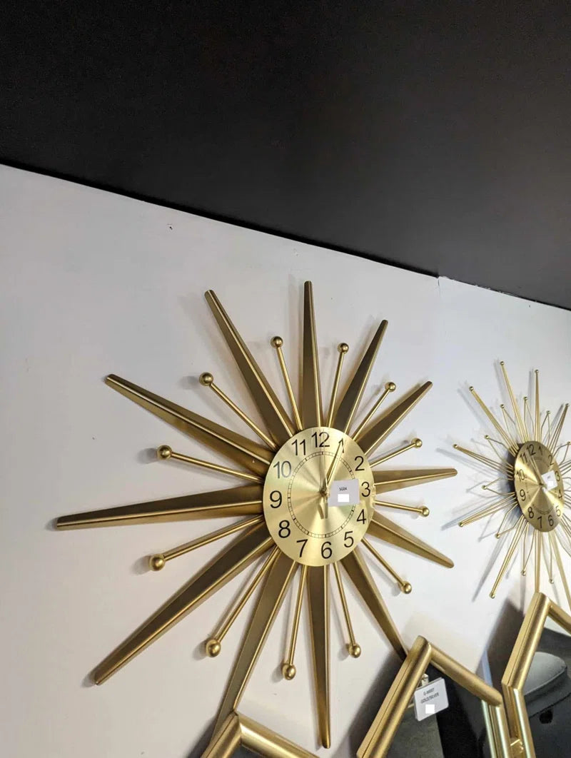 Villicana Metal Wall Clock